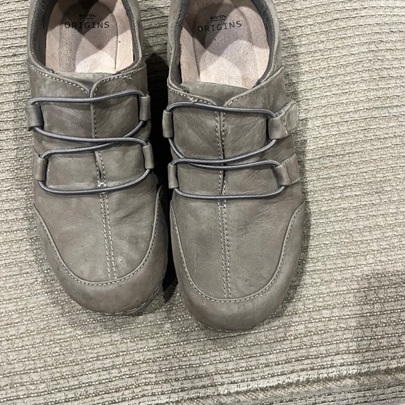 Earth Origins Nubuck Adjustable Slip-Ons - Paisley Mushroom 9-1/2 Medium - Picture 1 of 5